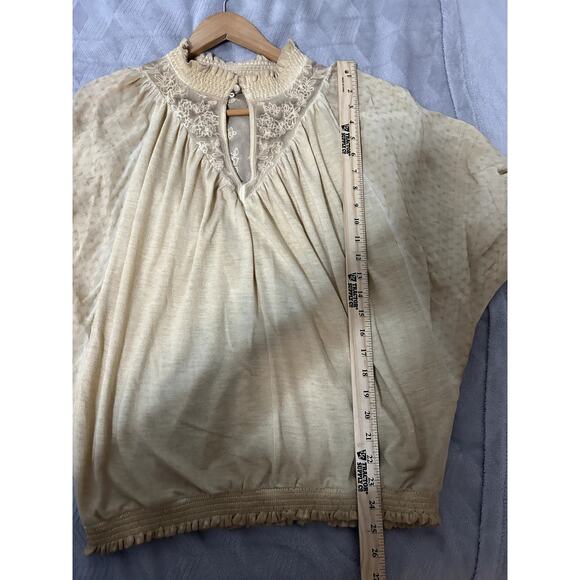 Buckle Gimmicks Women's M Mock Neck Top Keyhole Embroidered Missing One Button - Picture 7 of 10